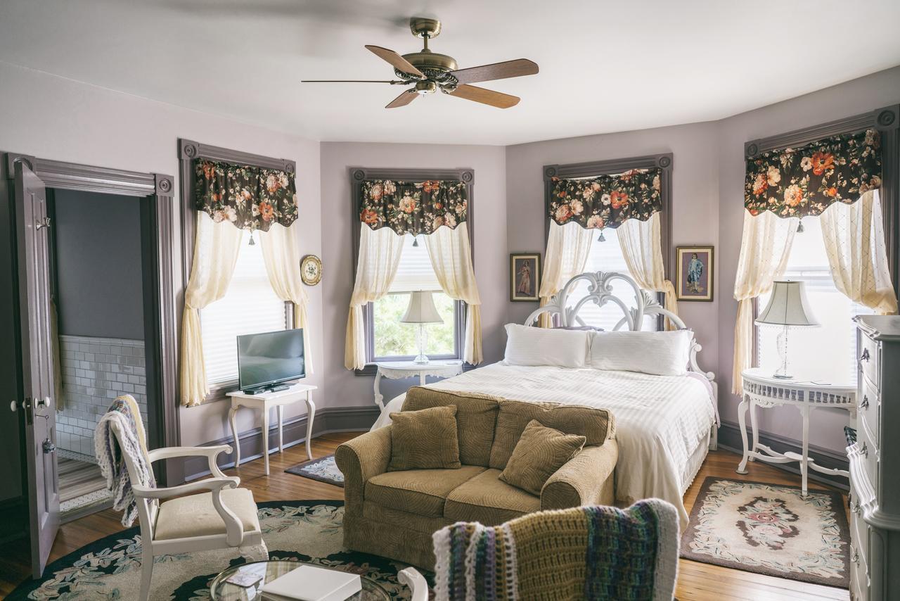 Hummingbird Bed & Breakfast Easton