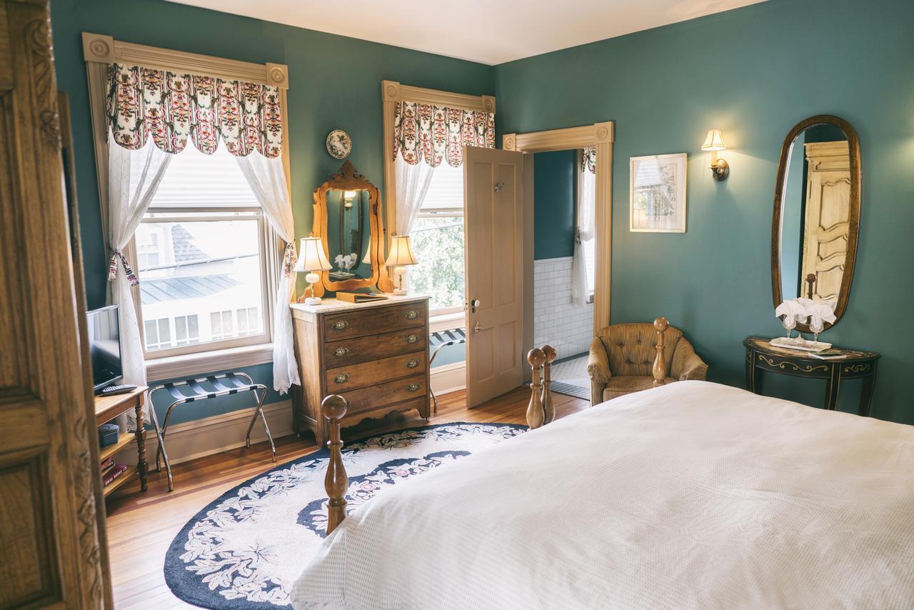 Bed & Breakfast Hummingbird 3*