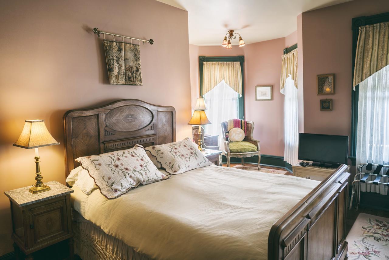 Hummingbird Bed & Breakfast