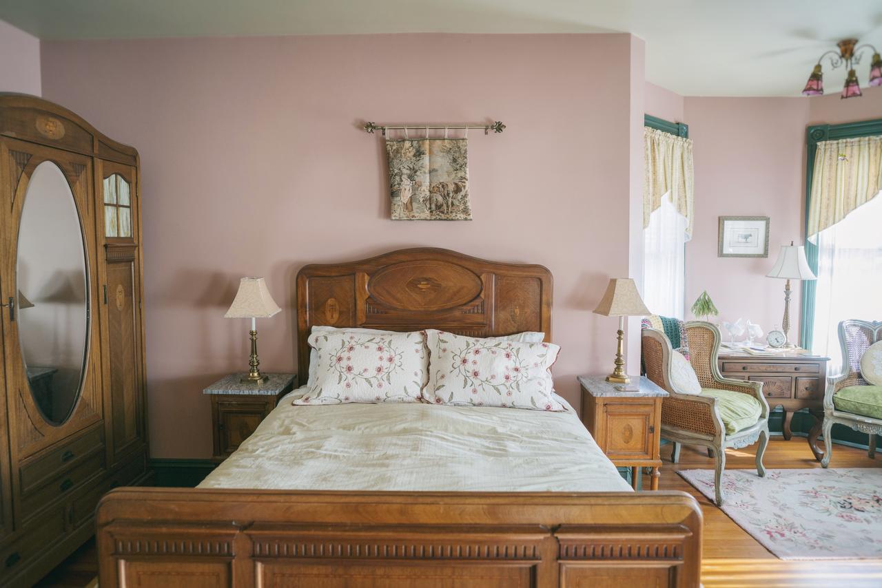 Hummingbird Bed & Breakfast 3*