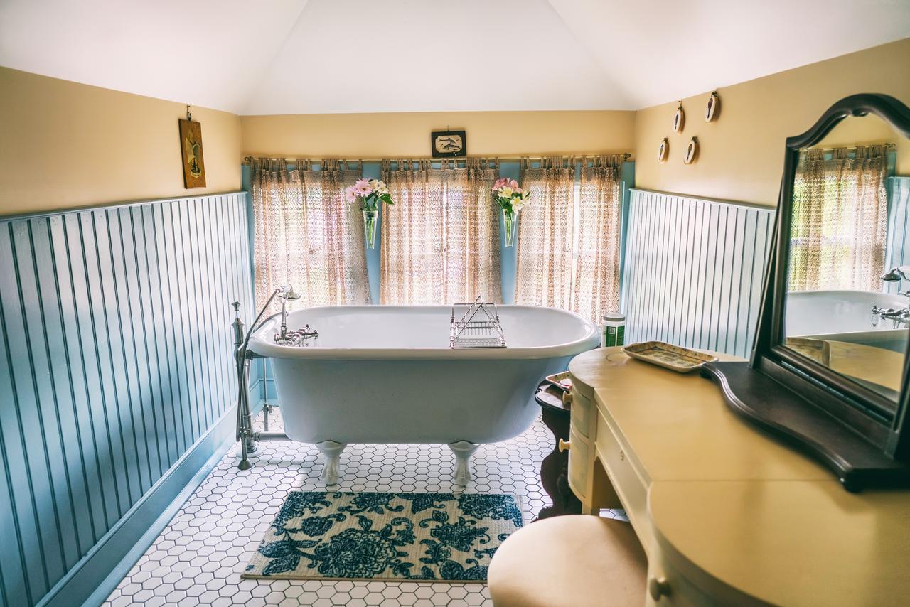 Bed & Breakfast Hummingbird Easton